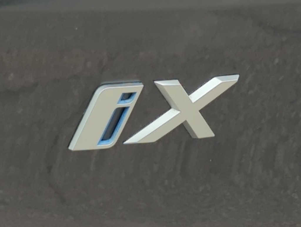 Thumbnail: 2023 BMW iX - 18