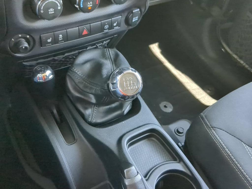 Thumbnail: 2017 Jeep Wrangler - 13
