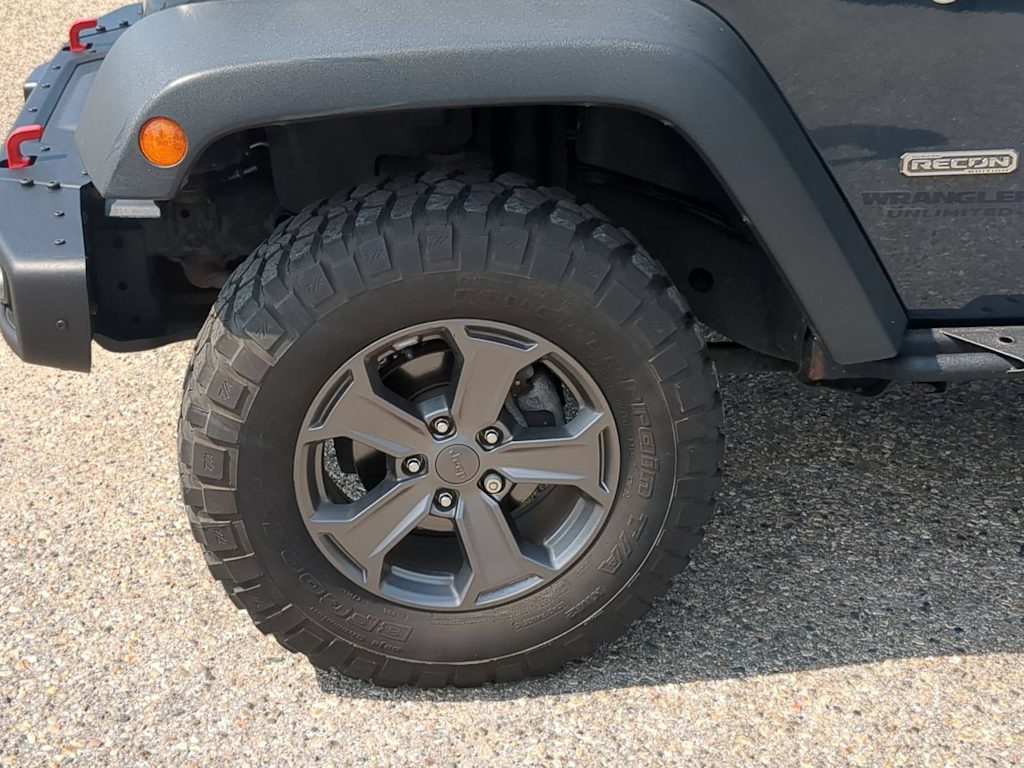 Thumbnail: 2017 Jeep Wrangler - 7
