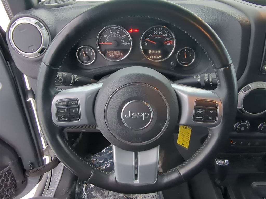 Thumbnail: 2016 Jeep Wrangler - 14