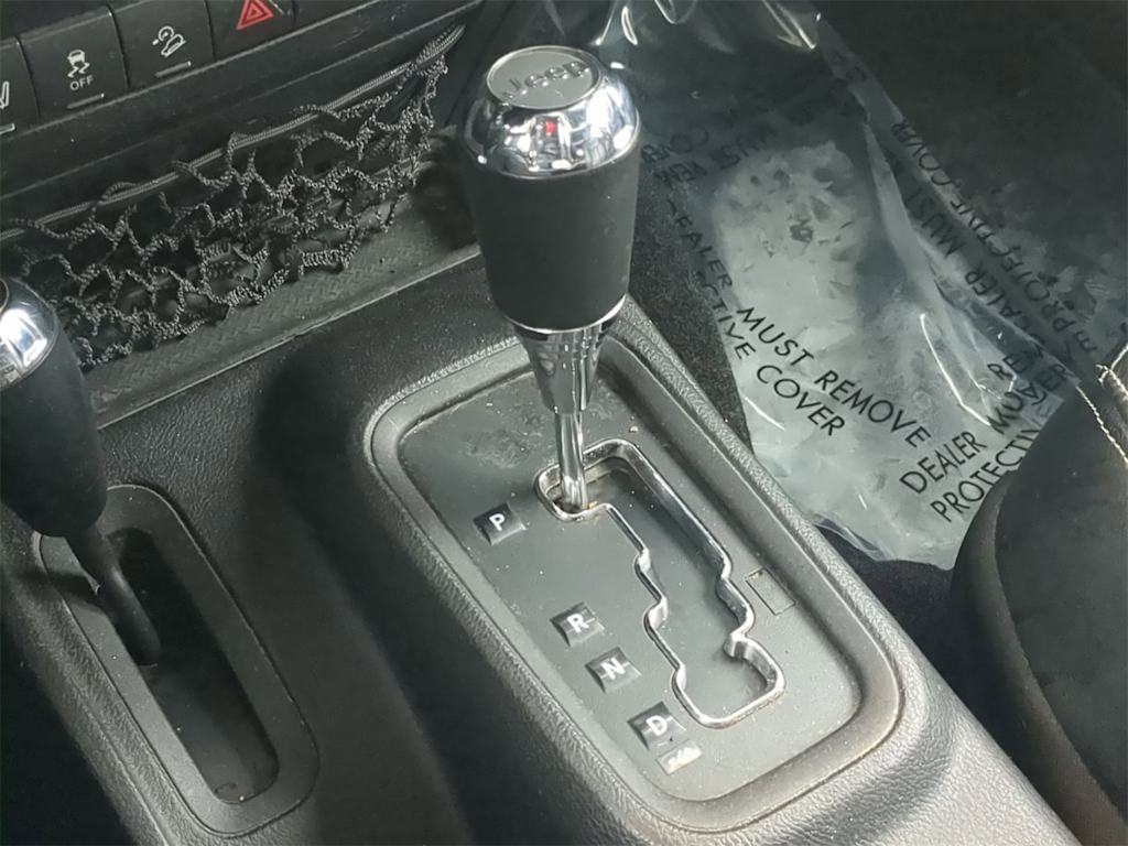 Thumbnail: 2016 Jeep Wrangler - 16