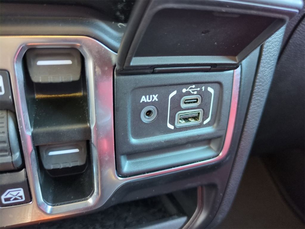 Thumbnail: 2021 Jeep Wrangler - 36