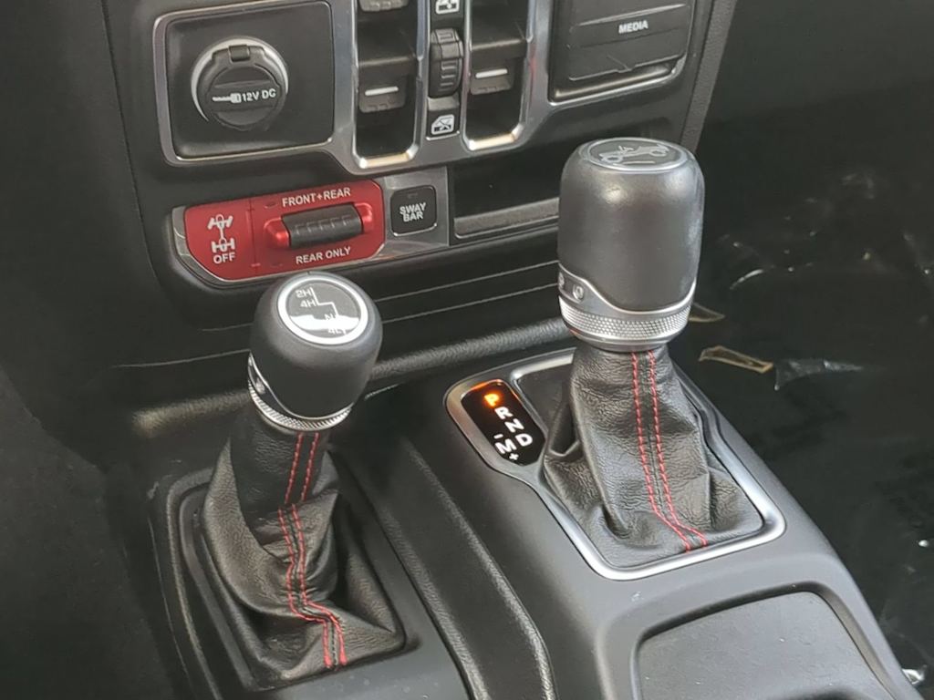 Thumbnail: 2020 Jeep Wrangler - 14