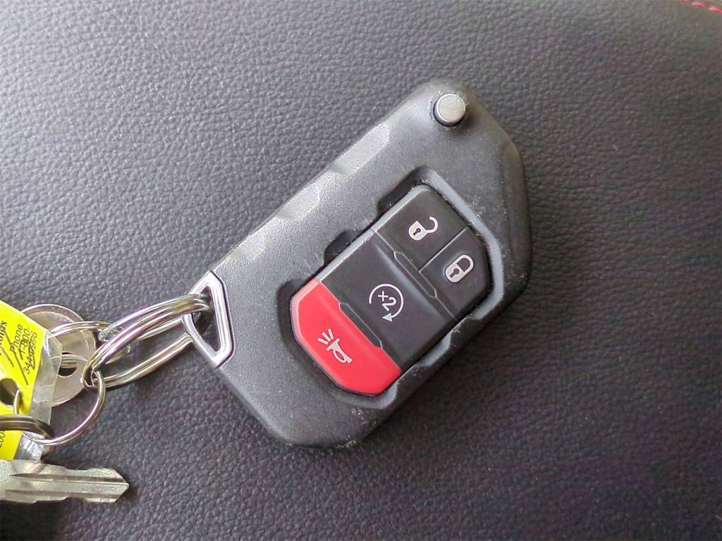 Thumbnail: 2018 Jeep Wrangler - 17