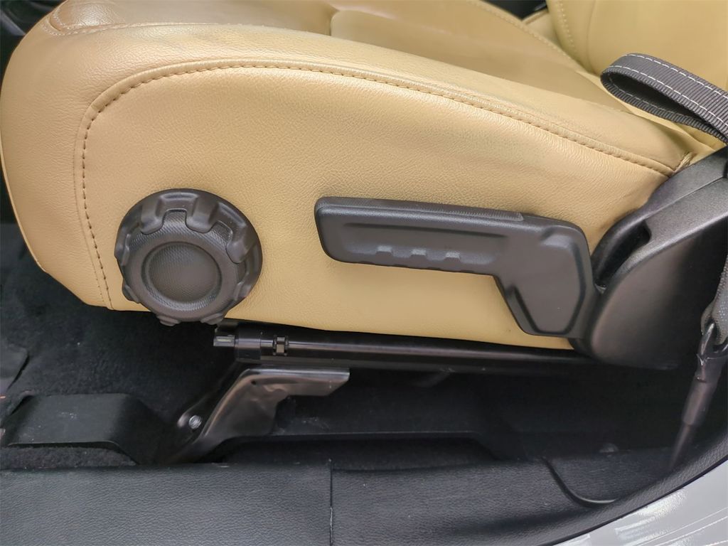 Thumbnail: 2018 Jeep Wrangler - 25