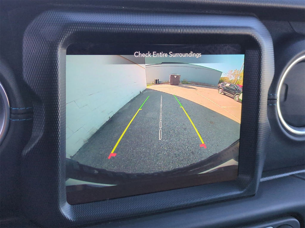 Thumbnail: 2022 Jeep Wrangler - 33