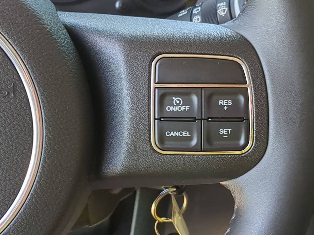 Thumbnail: 2015 Jeep Patriot - 28