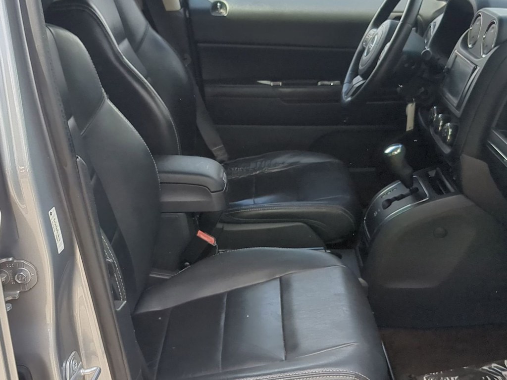 Thumbnail: 2015 Jeep Patriot - 26