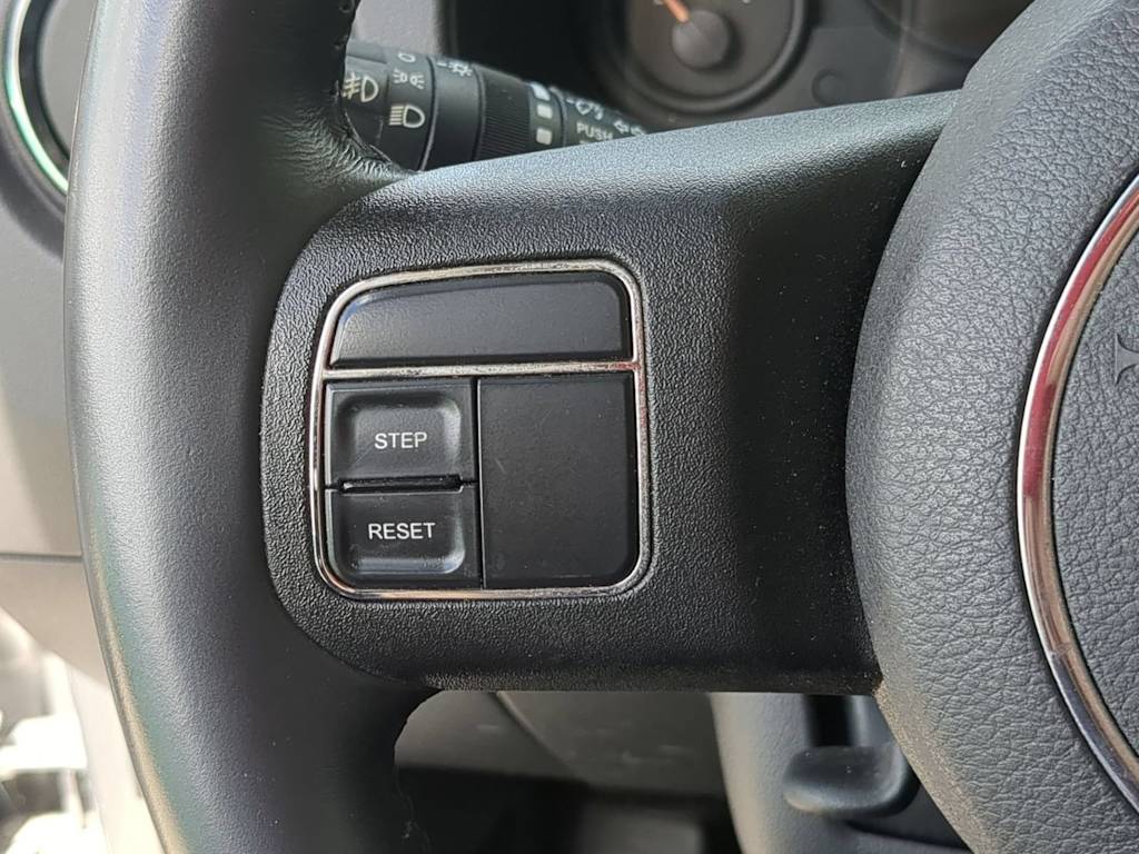 Thumbnail: 2015 Jeep Patriot - 27