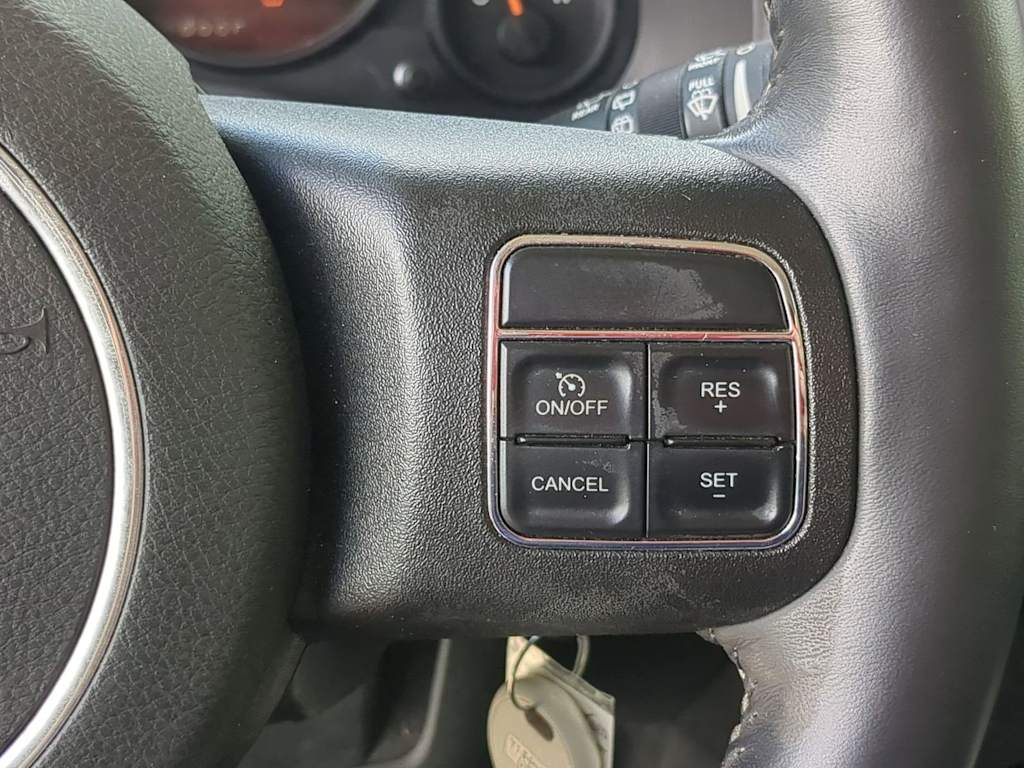 Thumbnail: 2015 Jeep Patriot - 28
