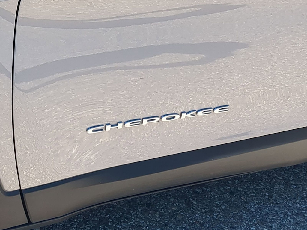 Thumbnail: 2022 Jeep Cherokee - 24