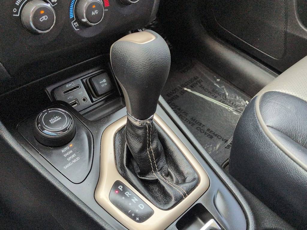 Thumbnail: 2015 Jeep Cherokee - 34
