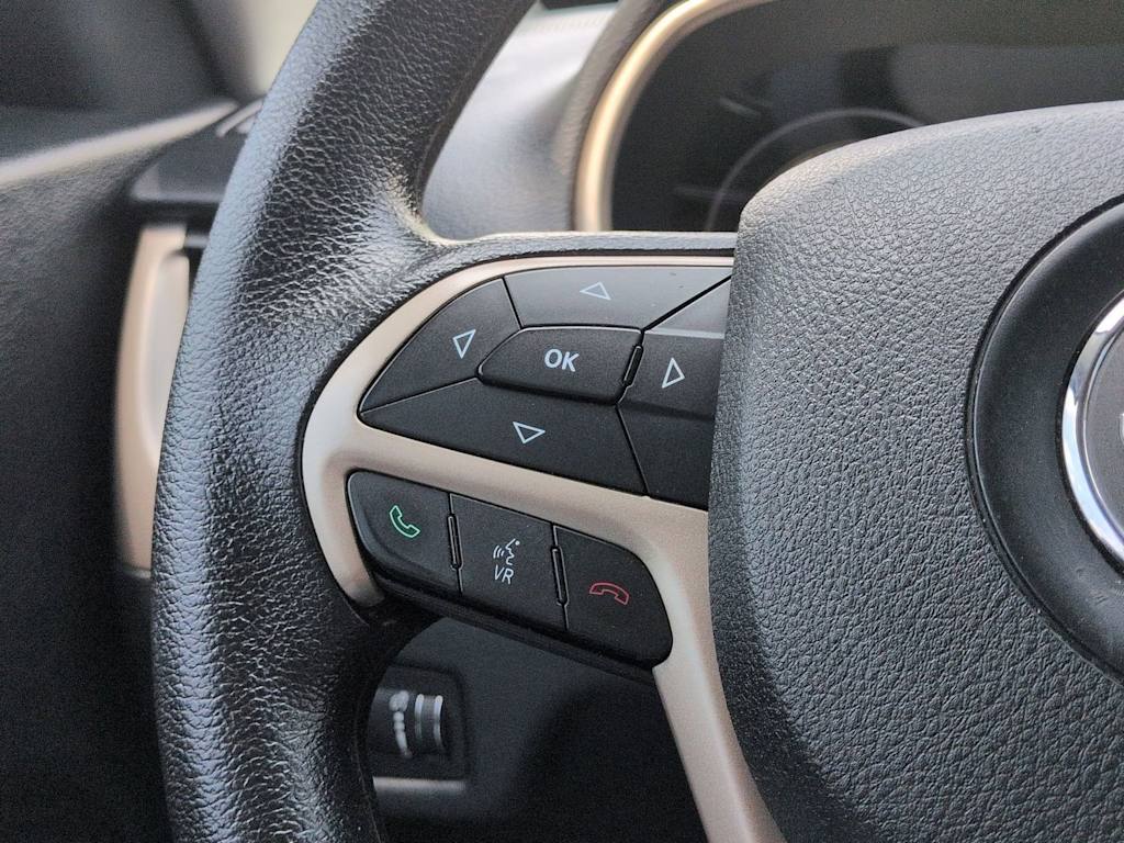 Thumbnail: 2015 Jeep Cherokee - 29