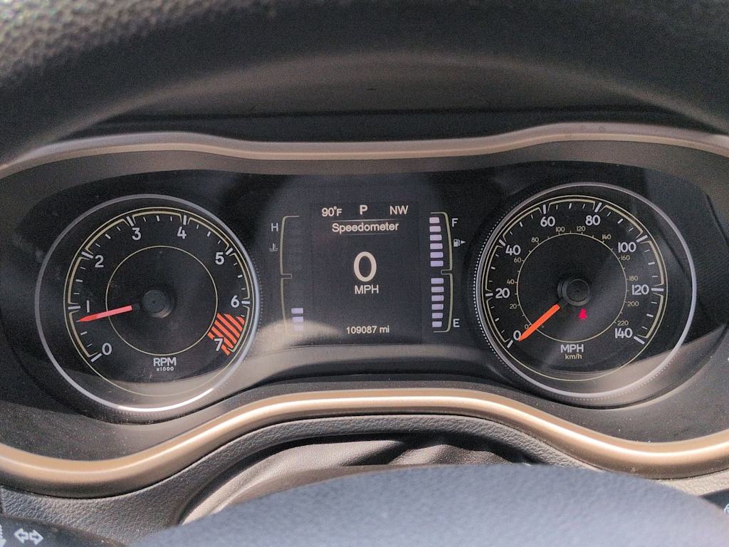 Thumbnail: 2015 Jeep Cherokee - 16