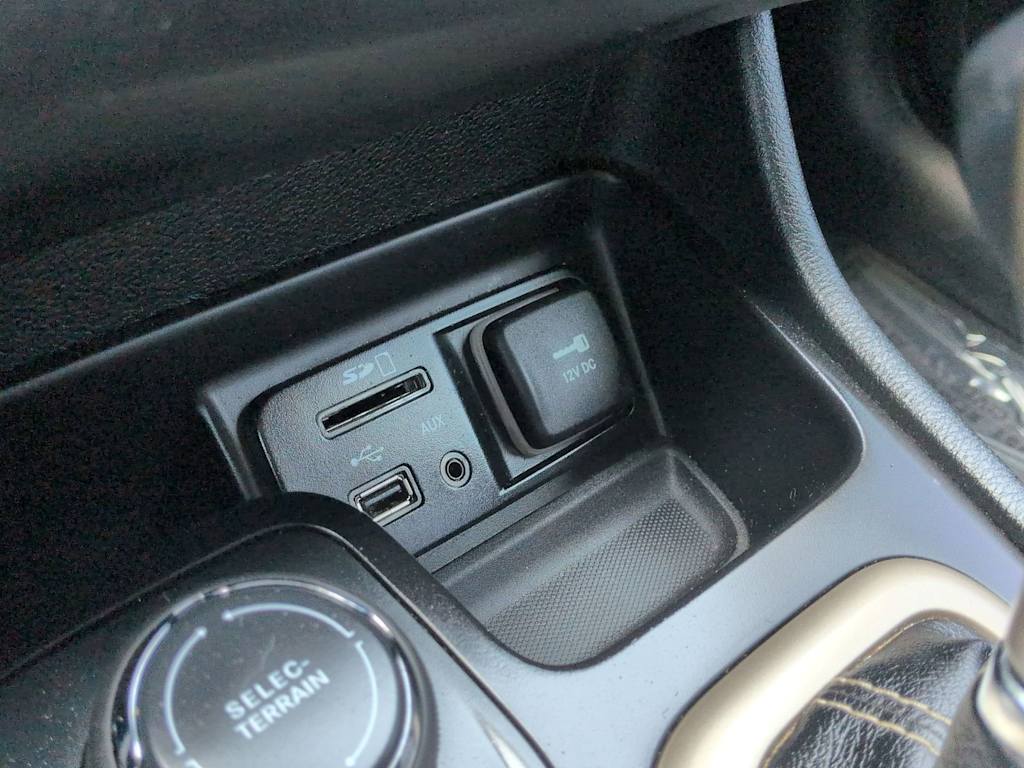 Thumbnail: 2015 Jeep Cherokee - 15