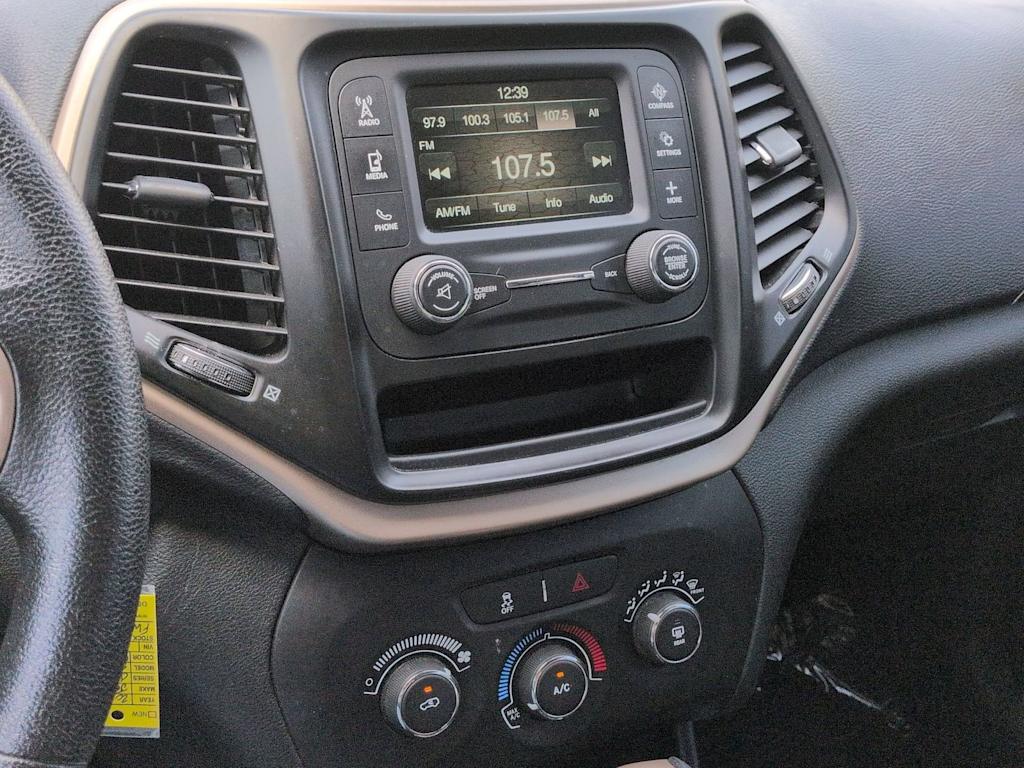 Thumbnail: 2015 Jeep Cherokee - 14
