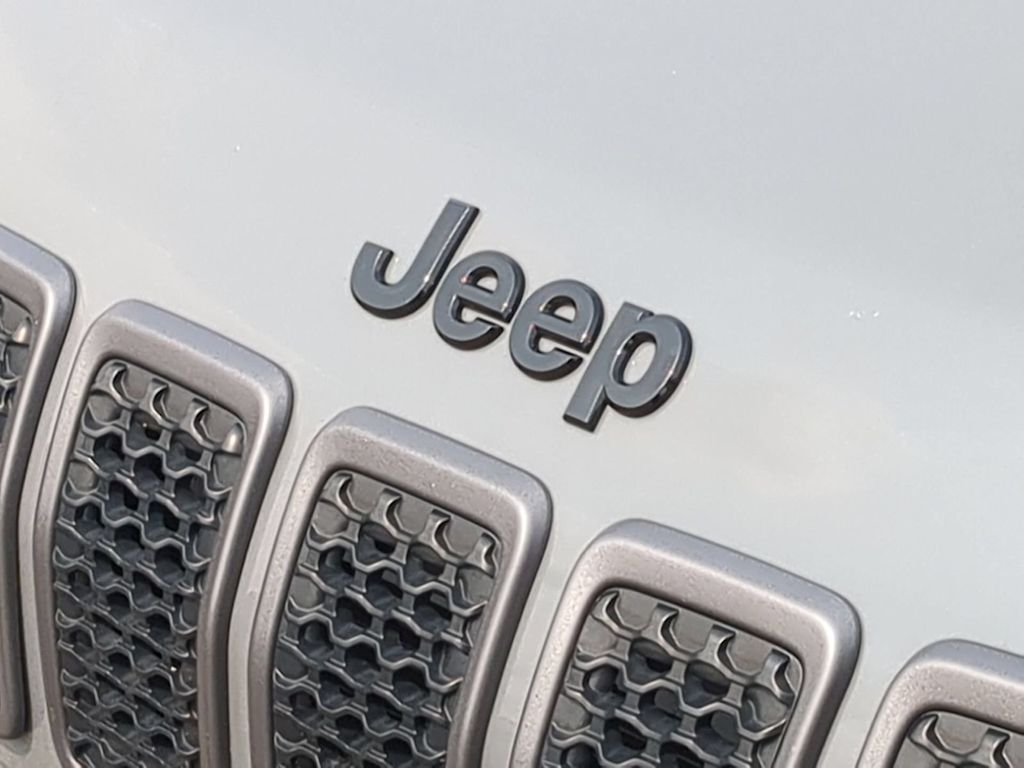 Thumbnail: 2023 Jeep Cherokee - 7