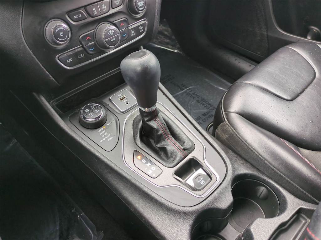 Thumbnail: 2020 Jeep Cherokee - 14