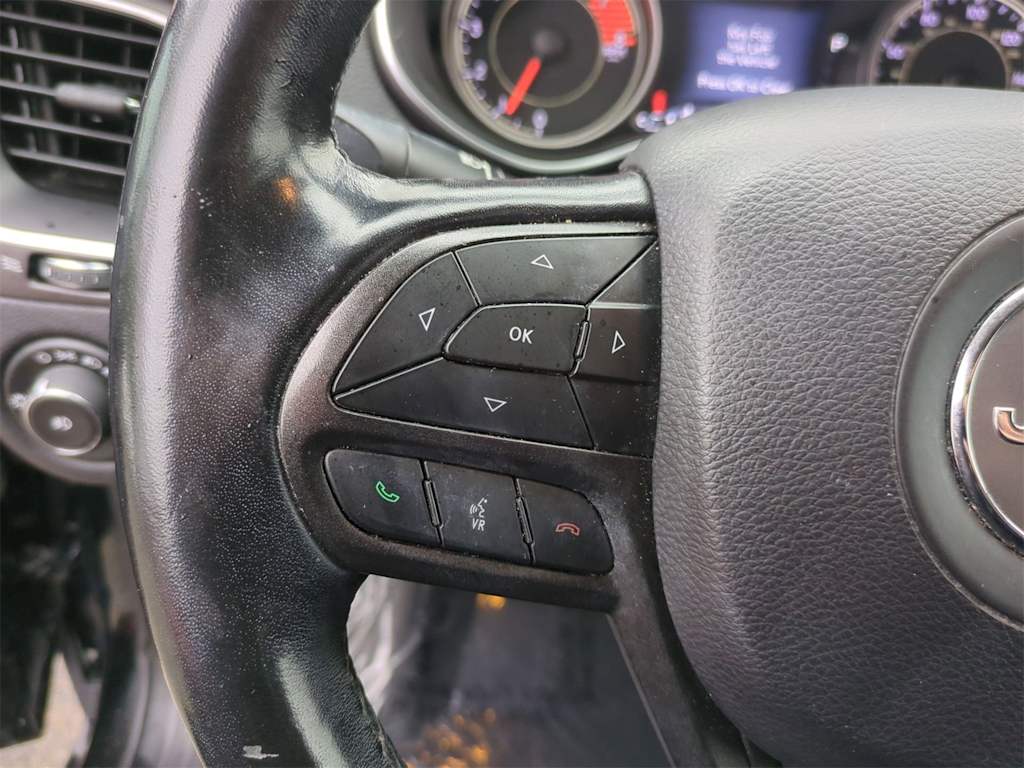 Thumbnail: 2020 Jeep Cherokee - 29