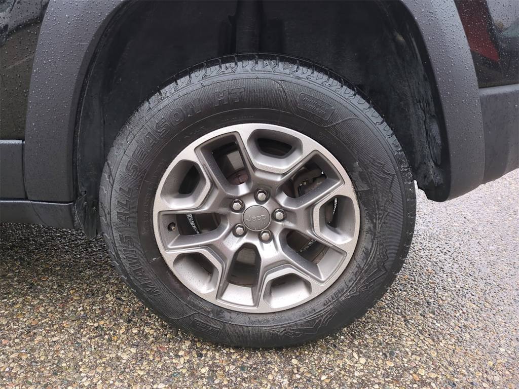 Thumbnail: 2020 Jeep Cherokee - 7