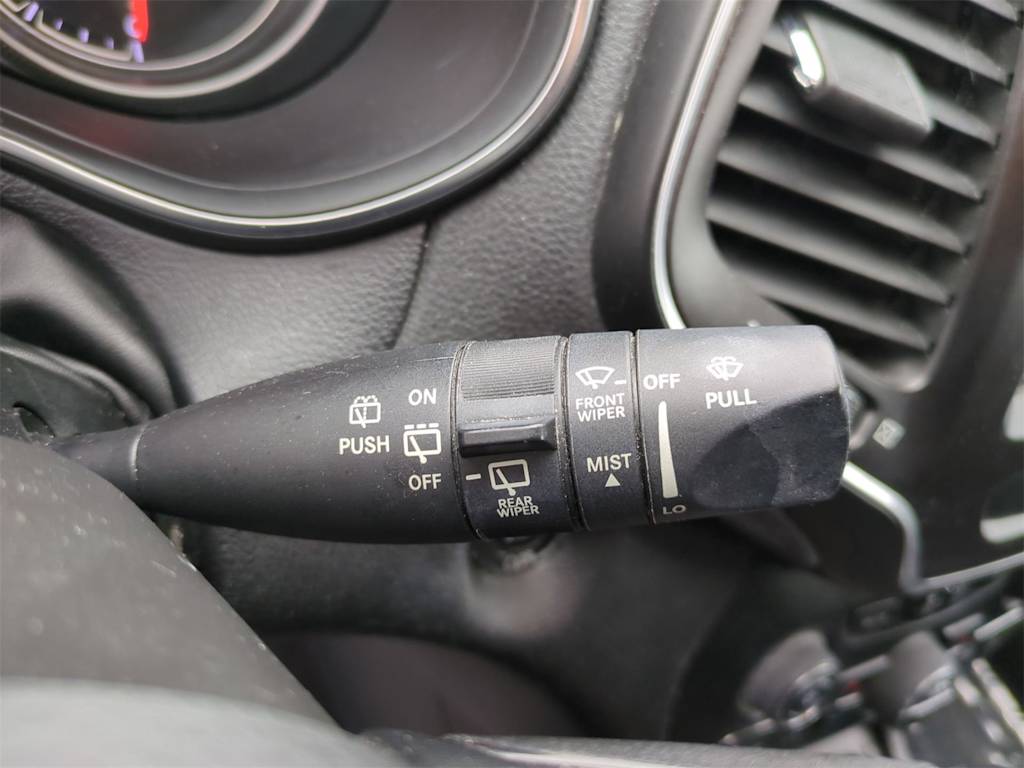 Thumbnail: 2020 Jeep Cherokee - 31