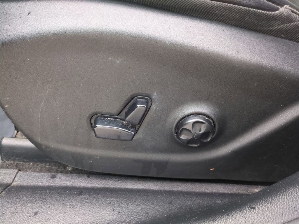 Thumbnail: 2020 Jeep Cherokee - 26