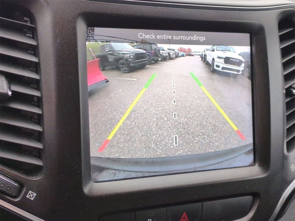 Thumbnail: 2020 Jeep Cherokee - 34