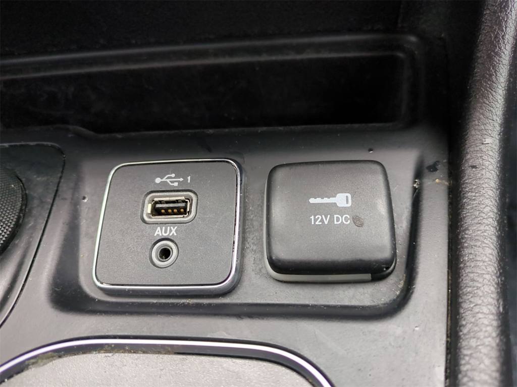 Thumbnail: 2020 Jeep Cherokee - 35