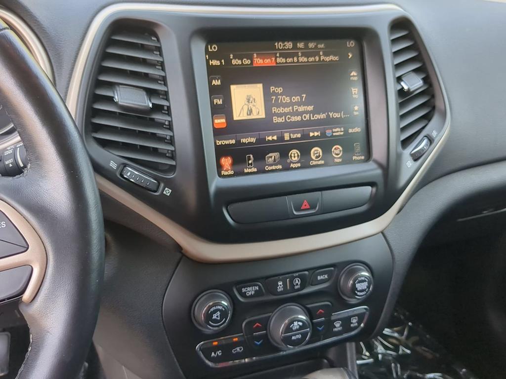 Thumbnail: 2017 Jeep Cherokee - 14