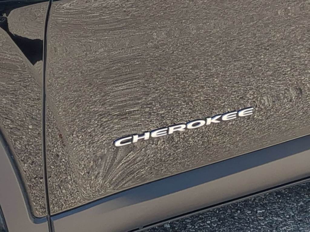 Thumbnail: 2017 Jeep Cherokee - 7