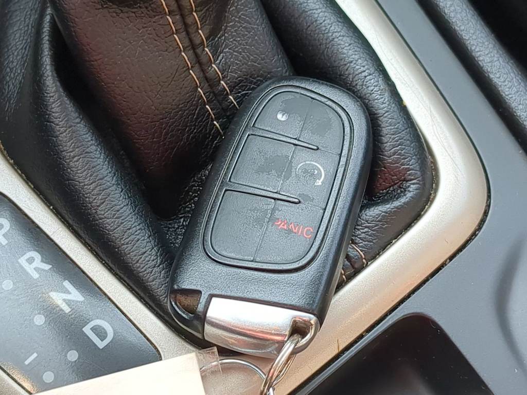 Thumbnail: 2017 Jeep Cherokee - 33