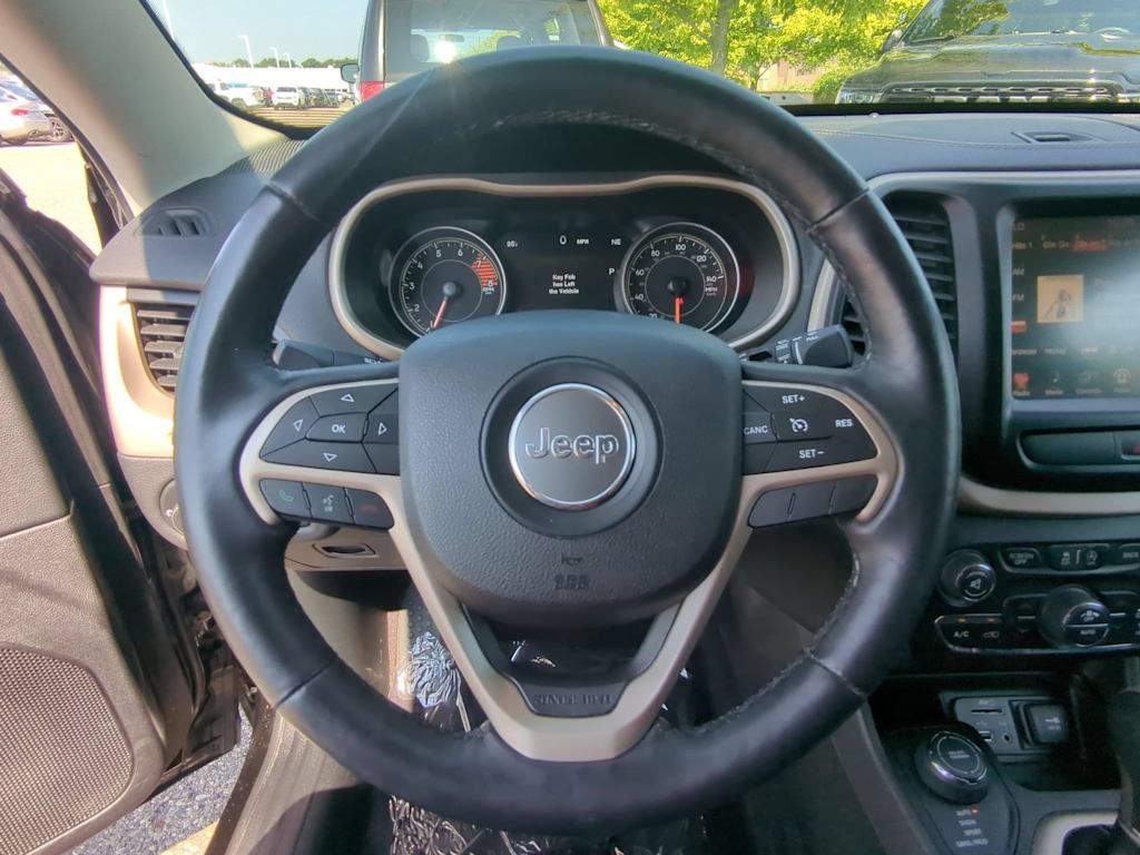 Thumbnail: 2017 Jeep Cherokee - 13