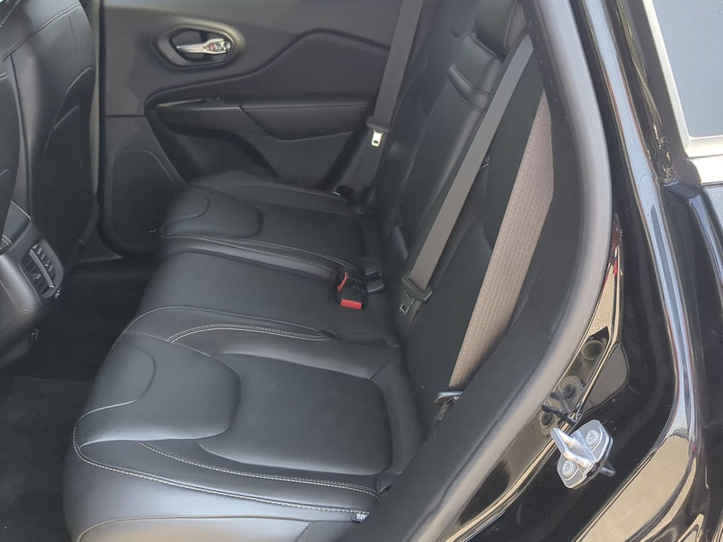 Thumbnail: 2017 Jeep Cherokee - 25
