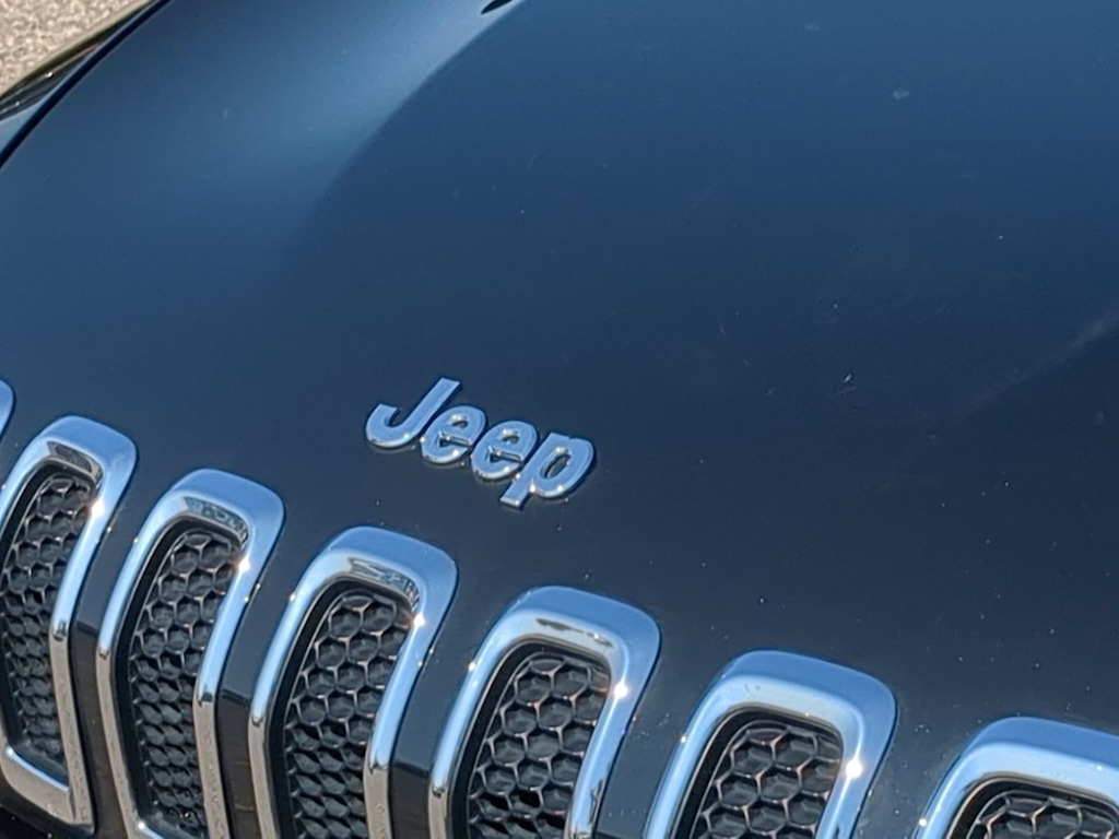 Thumbnail: 2017 Jeep Cherokee - 23