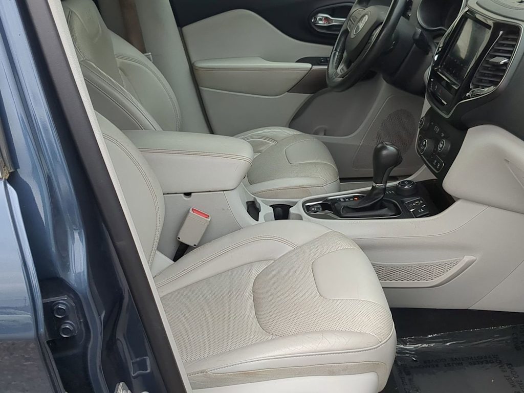 Thumbnail: 2019 Jeep Cherokee - 11