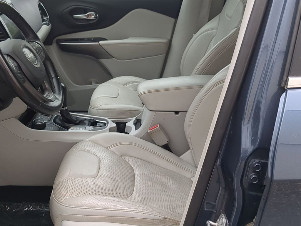 Thumbnail: 2019 Jeep Cherokee - 10