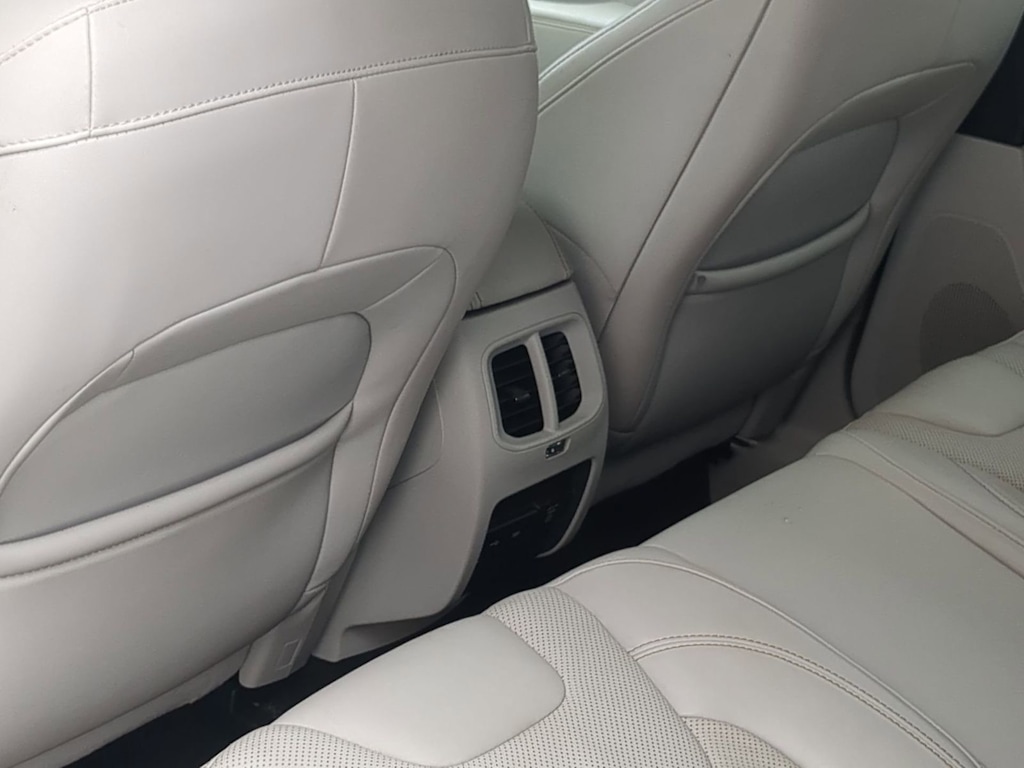 Thumbnail: 2019 Jeep Cherokee - 26