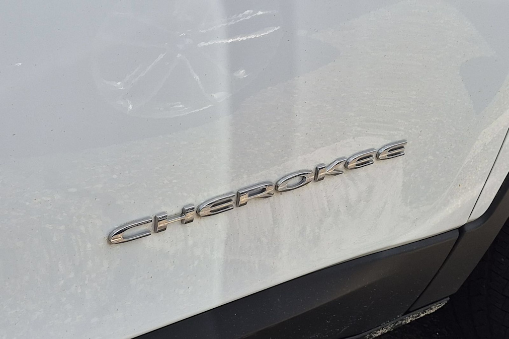 Thumbnail: 2021 Jeep Cherokee - 26