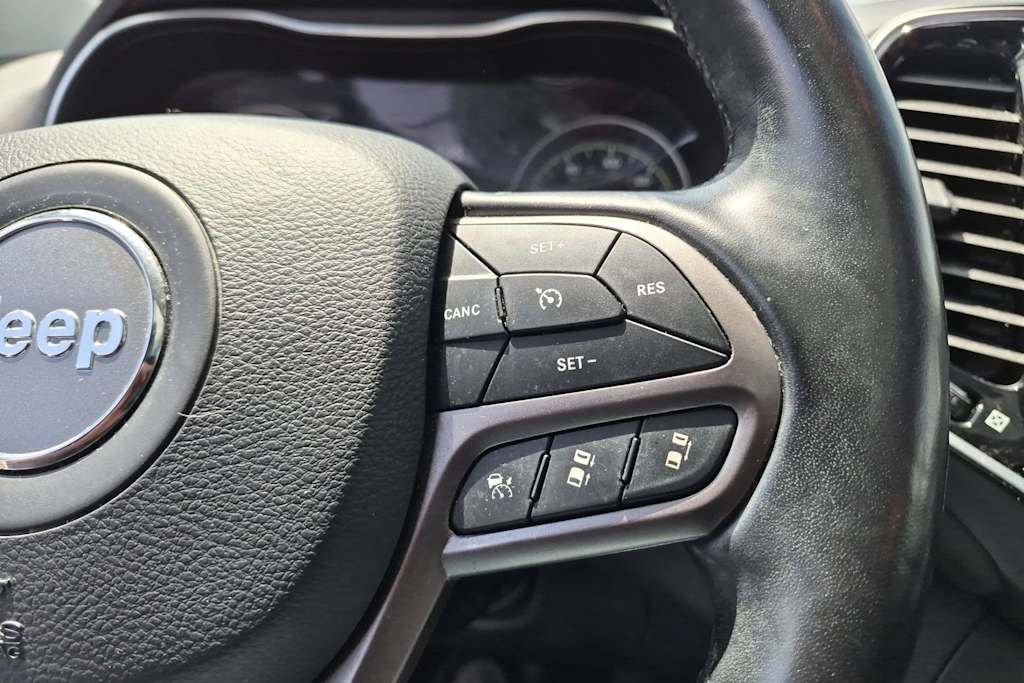 Thumbnail: 2021 Jeep Cherokee - 32