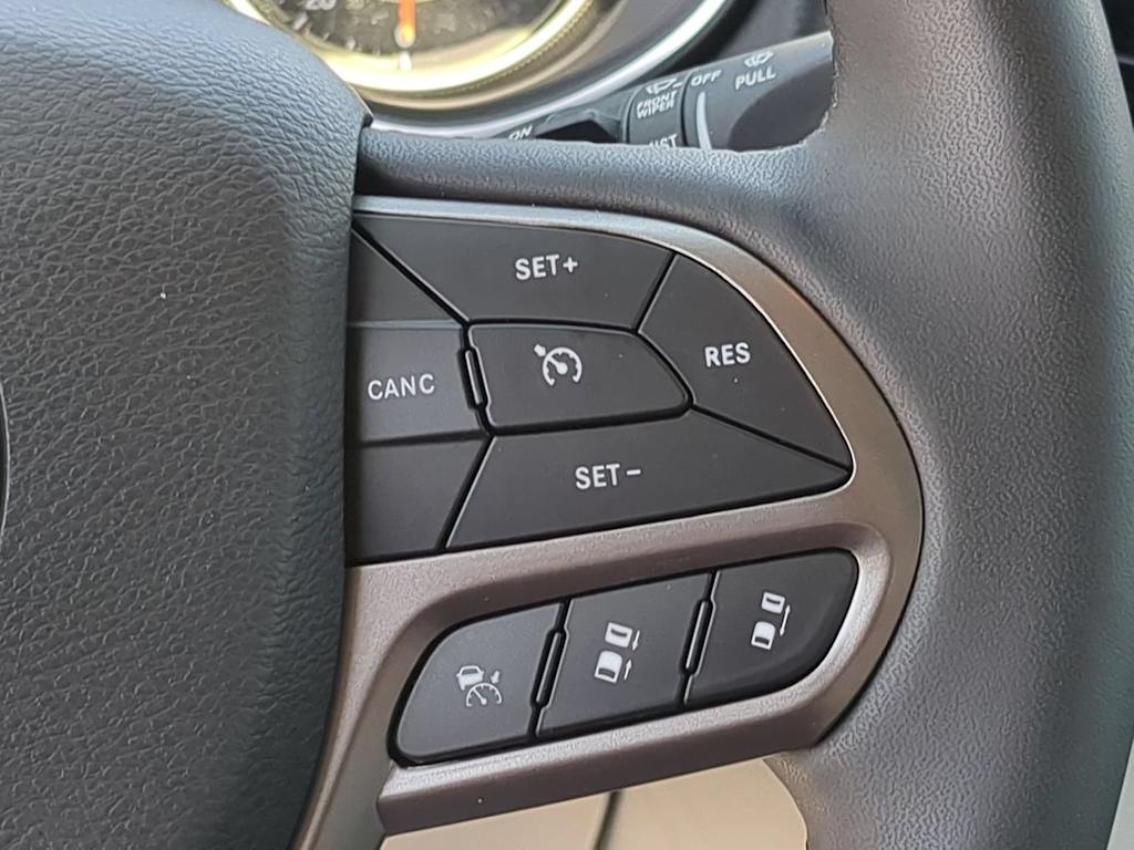 Thumbnail: 2022 Jeep Cherokee - 28