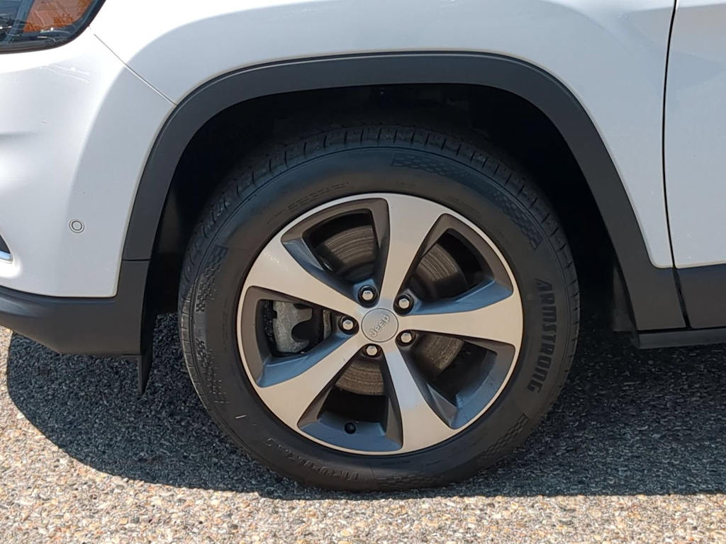 Thumbnail: 2022 Jeep Cherokee - 8