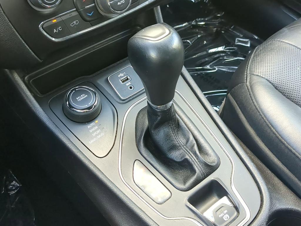 Thumbnail: 2020 Jeep Cherokee - 15