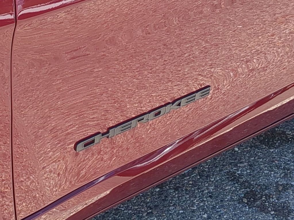 Thumbnail: 2020 Jeep Cherokee - 7