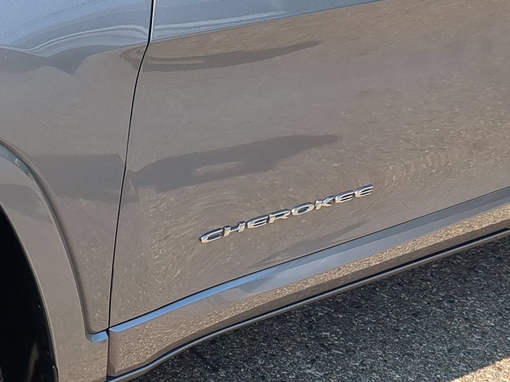 Thumbnail: 2017 Jeep Cherokee - 7