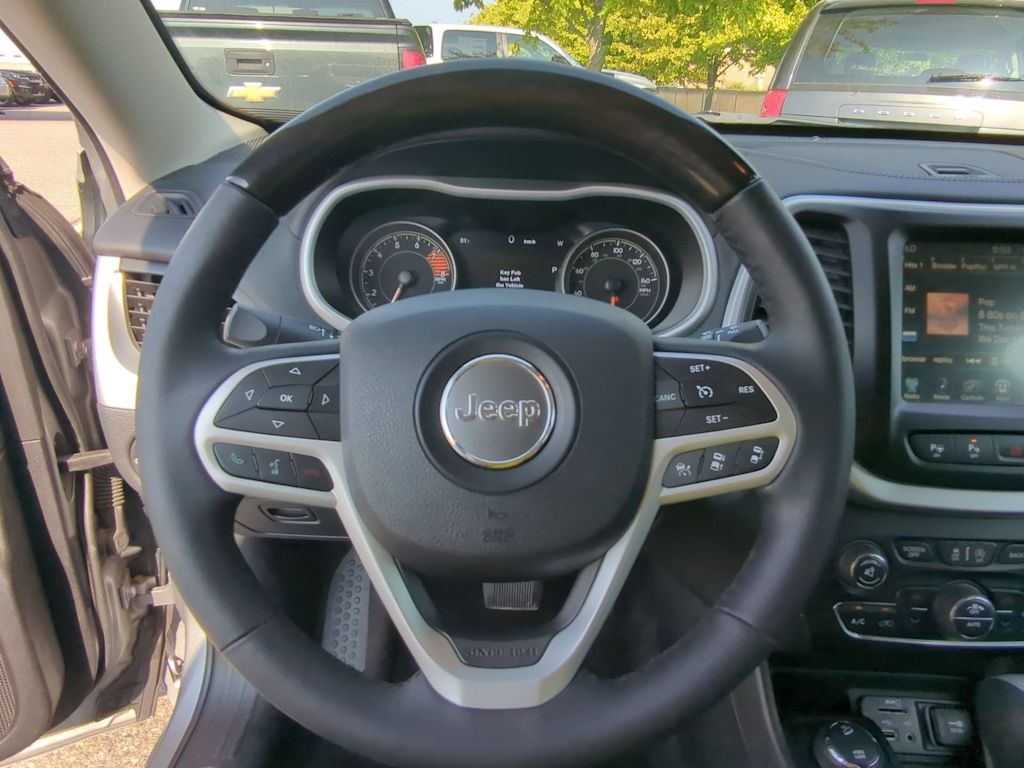 Thumbnail: 2017 Jeep Cherokee - 14