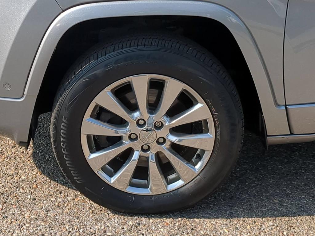 Thumbnail: 2017 Jeep Cherokee - 8