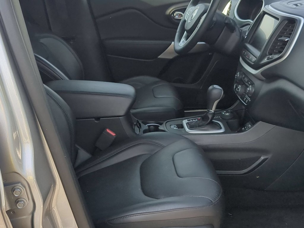 Thumbnail: 2017 Jeep Cherokee - 27