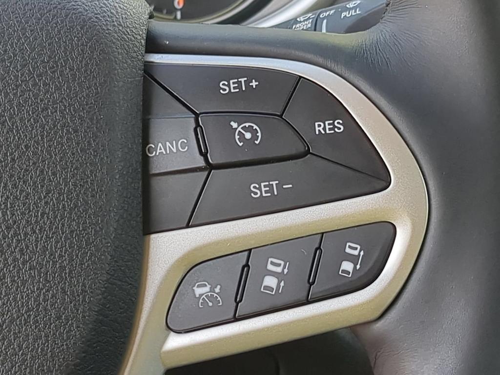 Thumbnail: 2017 Jeep Cherokee - 29