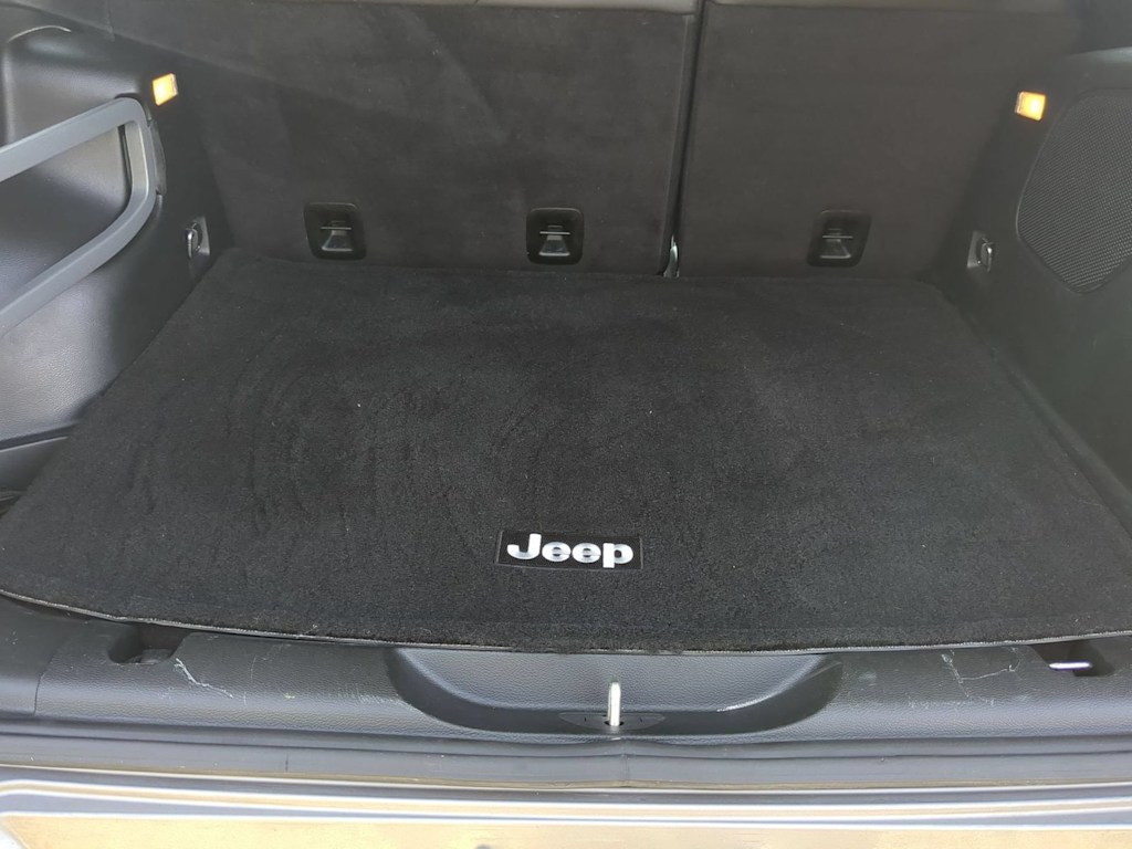 Thumbnail: 2017 Jeep Cherokee - 34