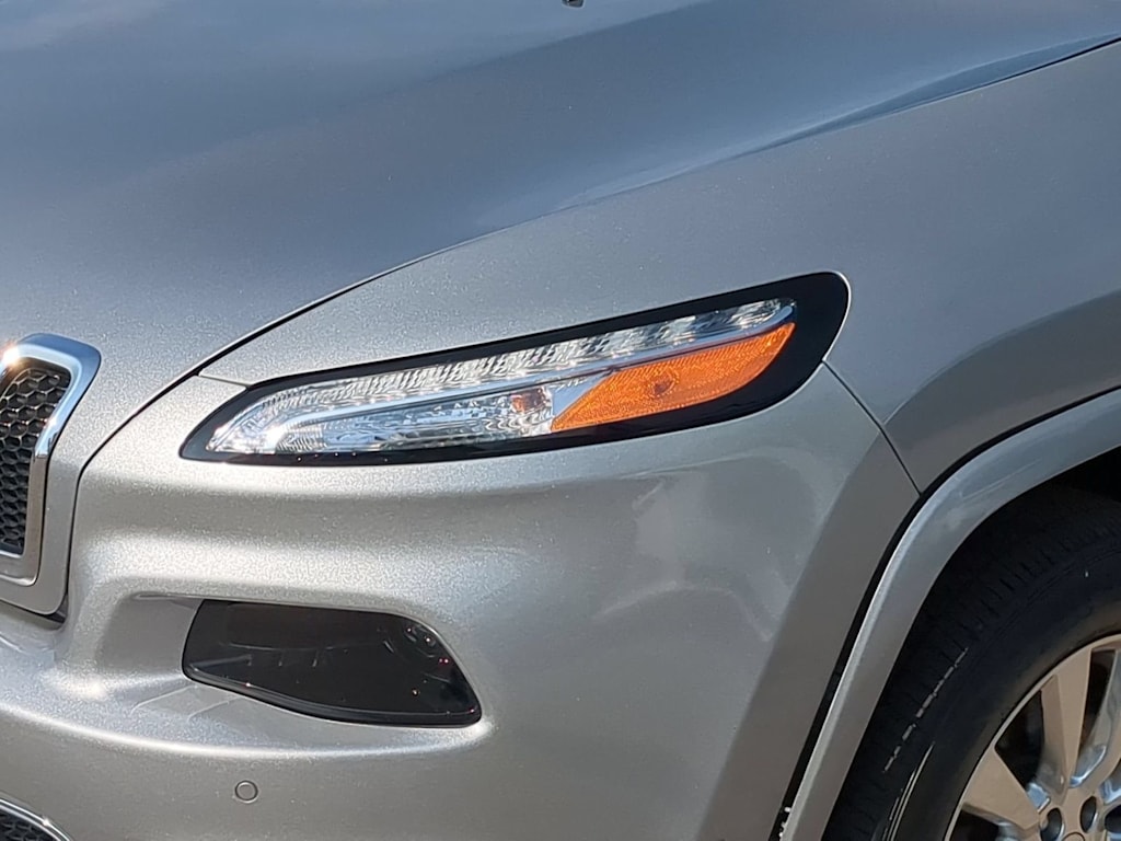 Thumbnail: 2017 Jeep Cherokee - 24